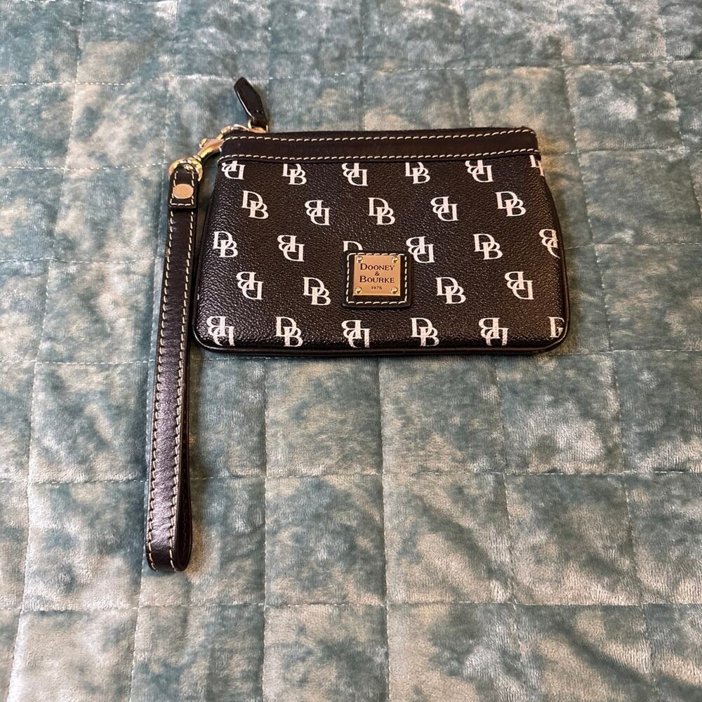 Dooney & Bourke Zip Pouch Wristlet Black Leather Gold-Tone Small Travel NWOT
